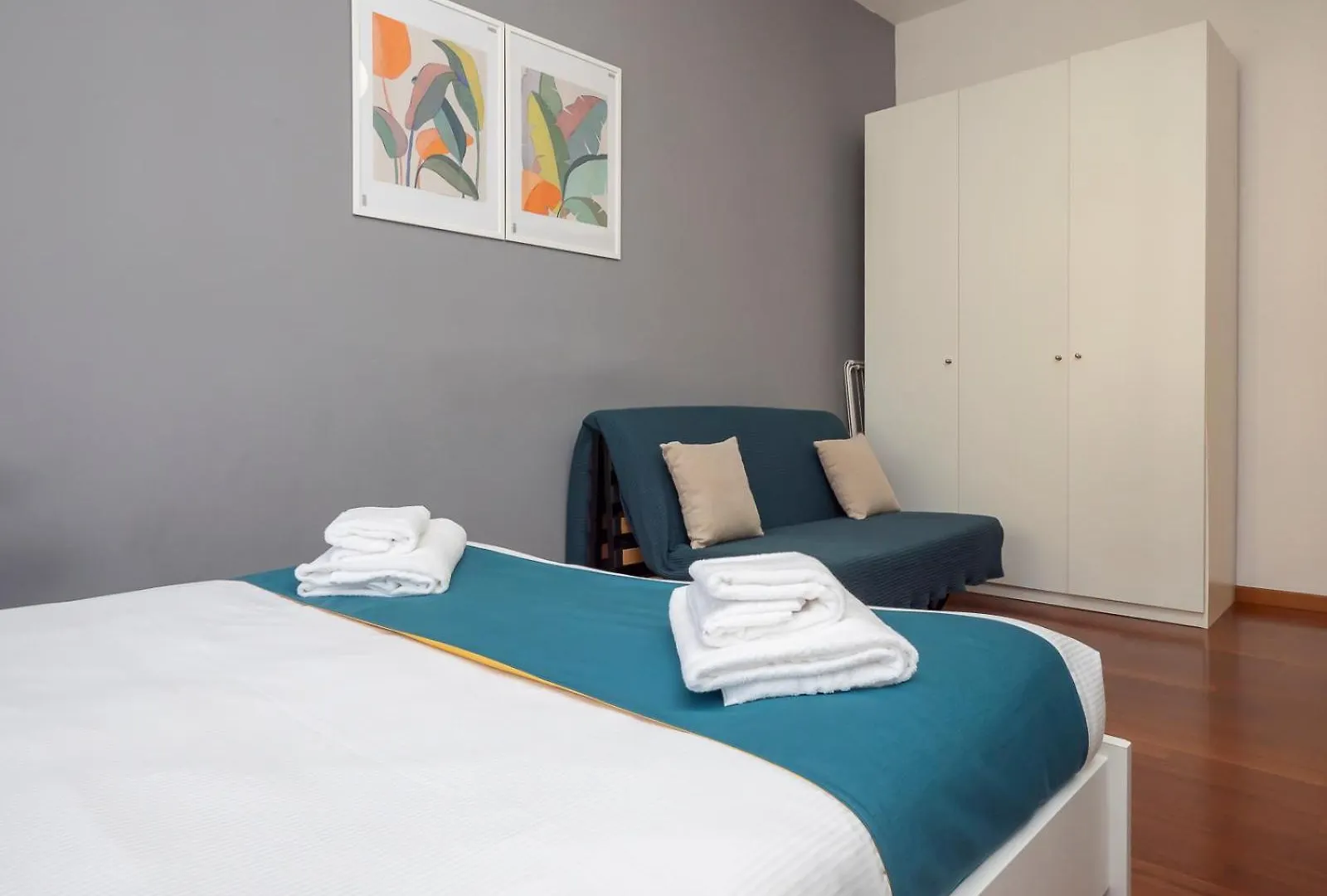 Xenia Apartments - Renovated Two-Room Apartment In Fiera Area Milan 0*,  Italy