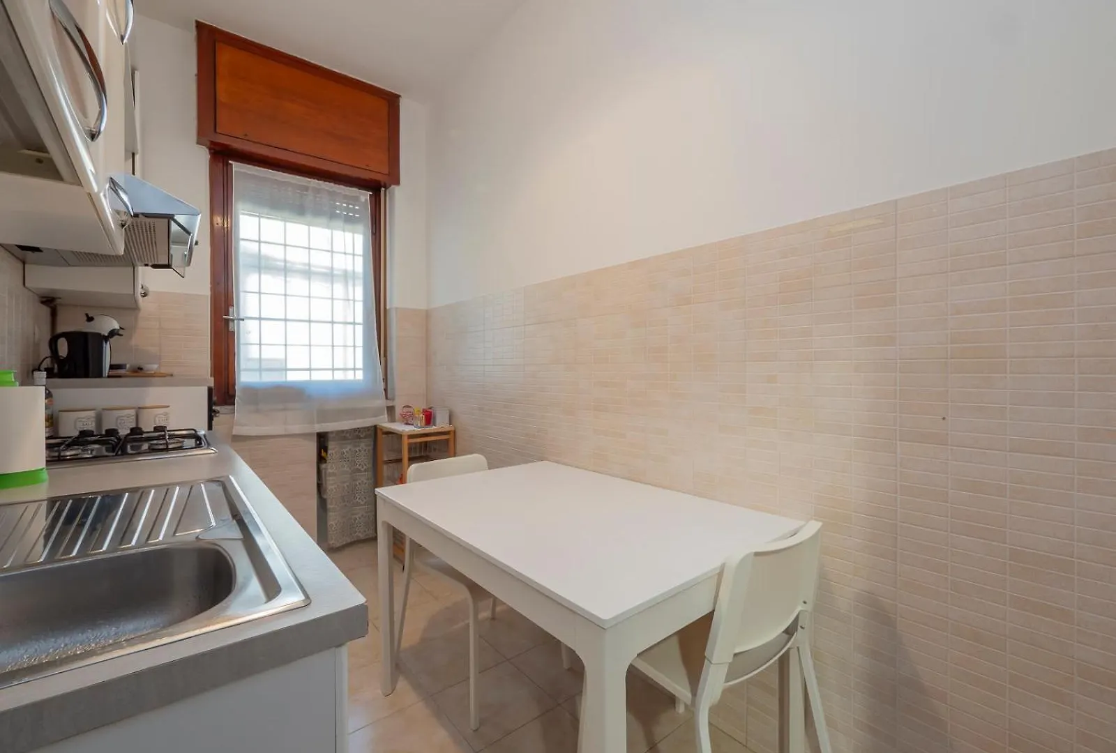 Xenia Apartments - Renovated Two-Room Apartment In Fiera Area Milan 0*,  Italy
