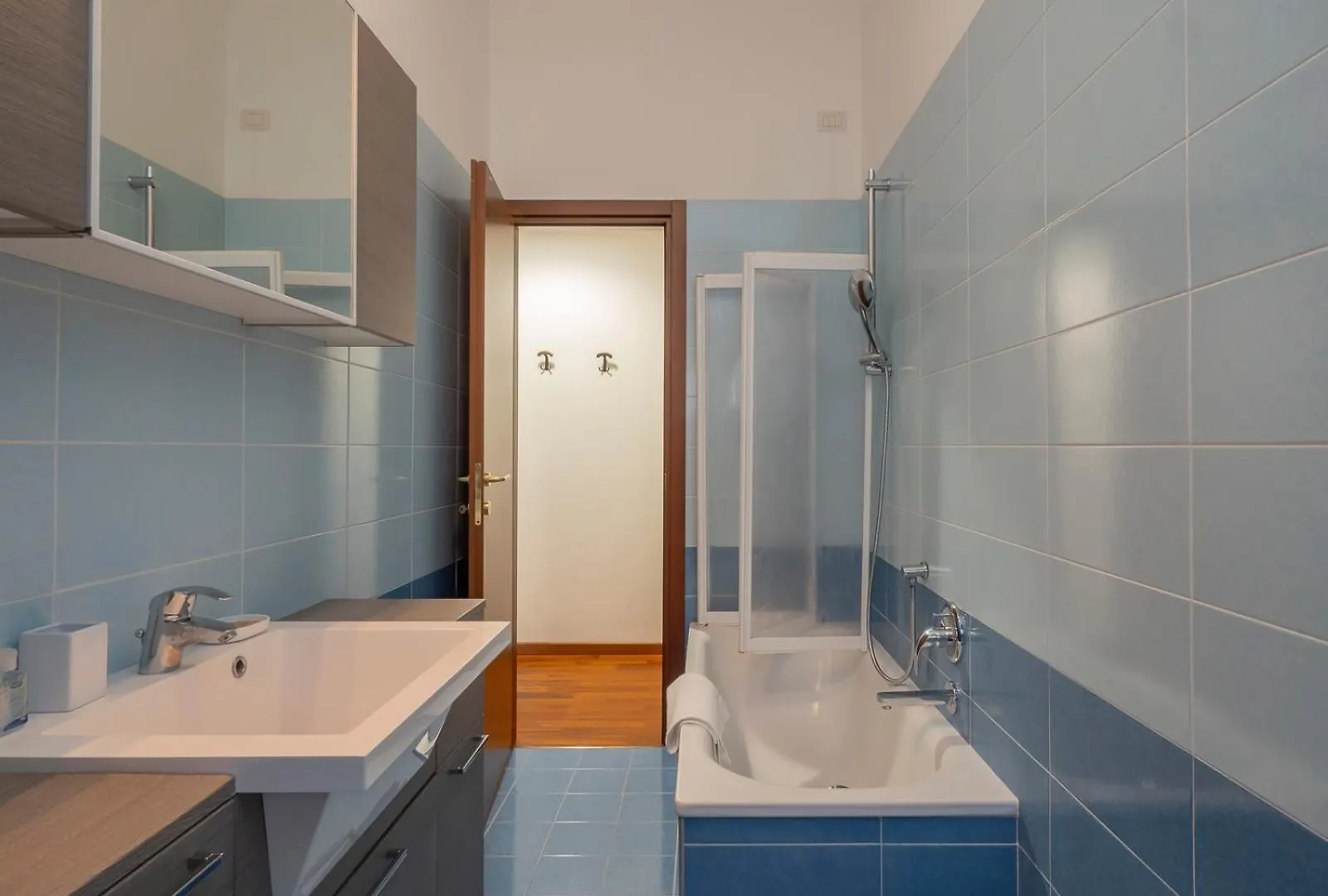 Xenia Apartments - Renovated Two-Room Apartment In Fiera Area Milan Italy