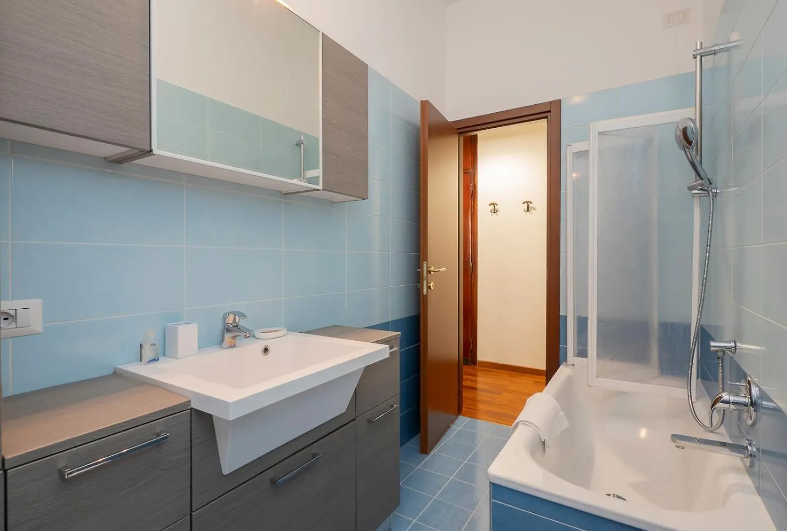 Xenia Apartments - Renovated Two-Room Apartment In Fiera Area Milan